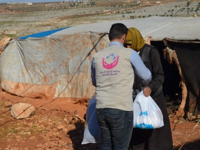 توزيع سلل في مخيمات حربنوش ل 200 عائلة